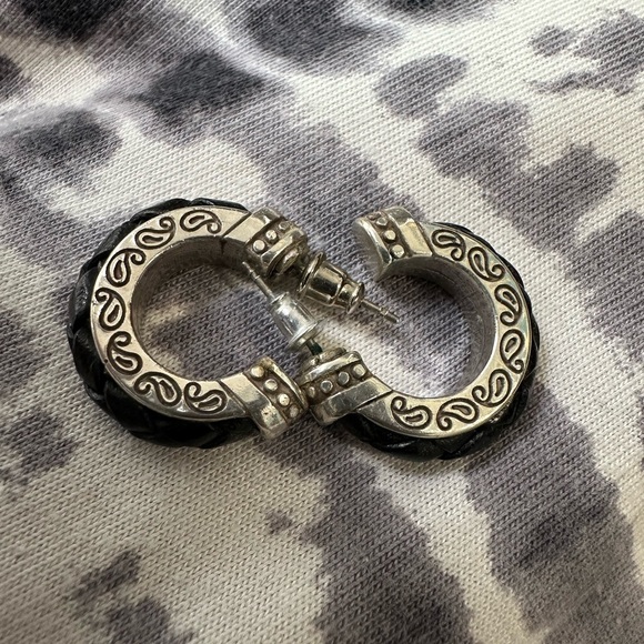 Minimalist silvertone earrings with braided leather design - Picture 3 of 5